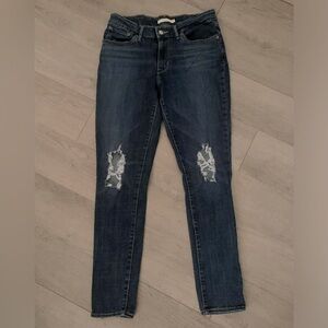 Women’s distressed Levi’s jeans. NWOT